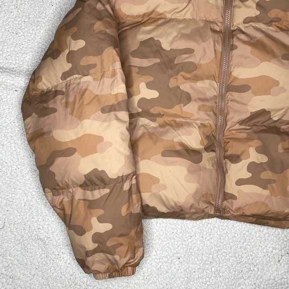 Fabletics Women’s Camouflage Cropped Puffer Jacket : Size Large - Picture 5 of 9